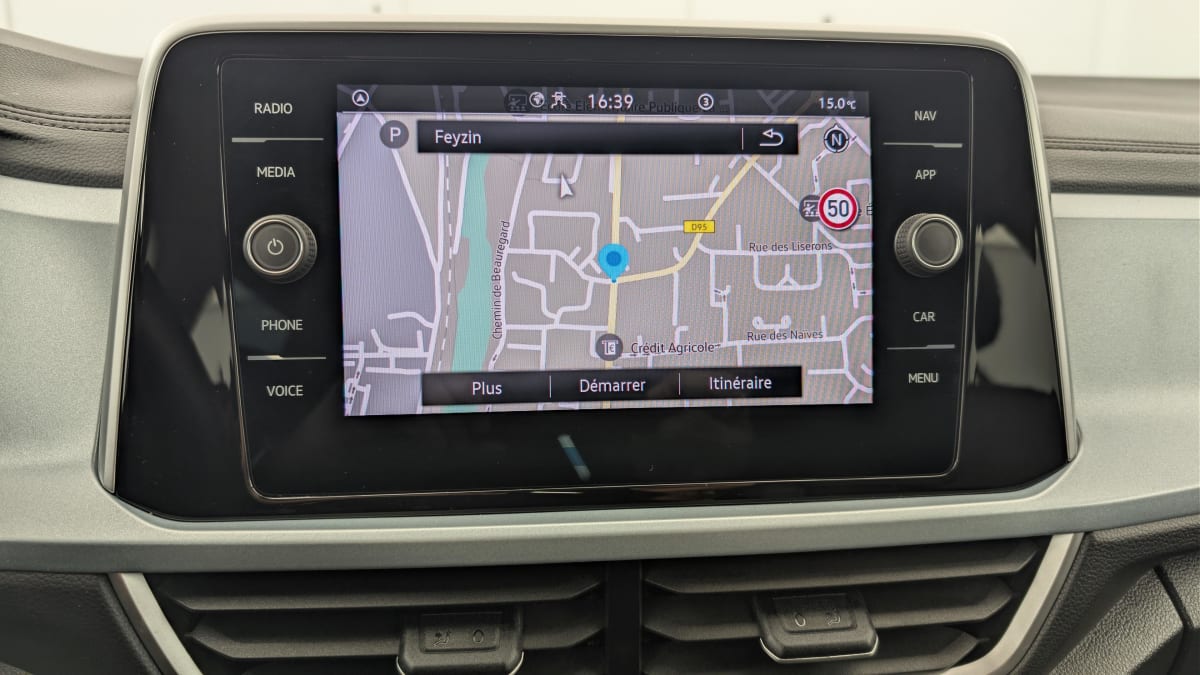 Volkswagen T-Roc - Image 17