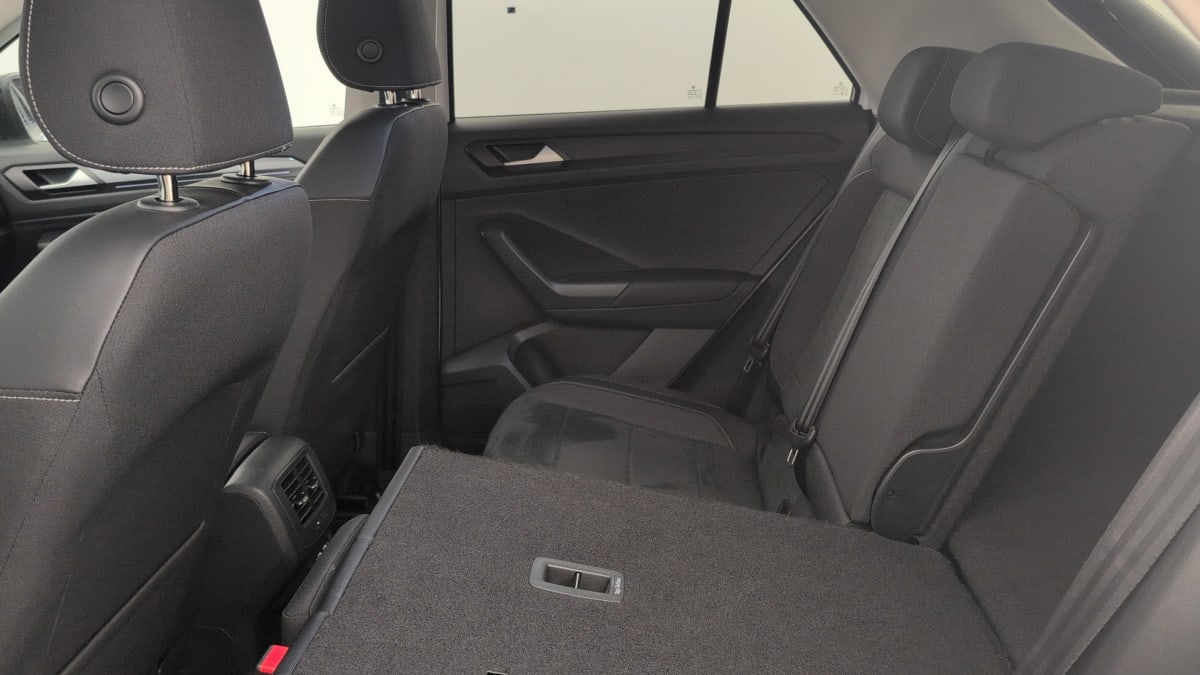 Volkswagen T-Roc - Image 13