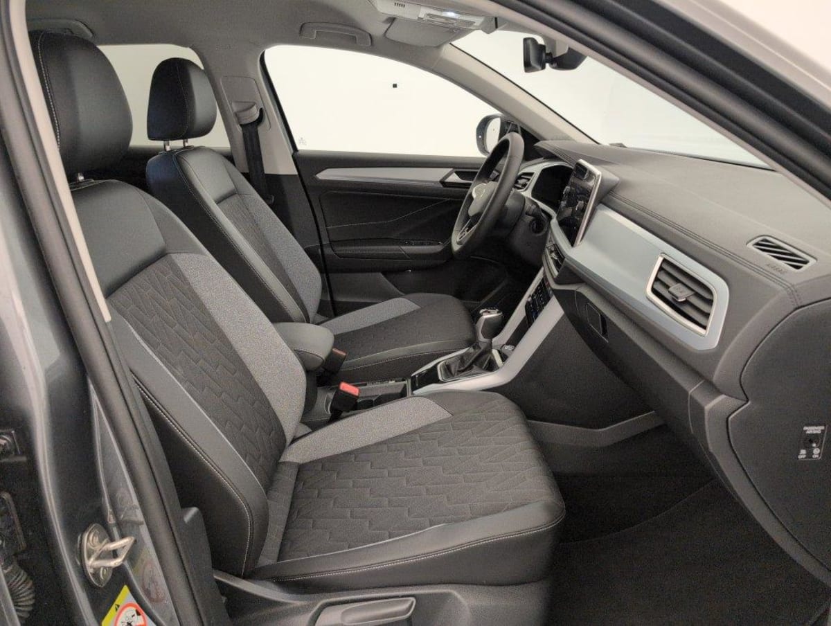 Volkswagen T-Roc - Image 9