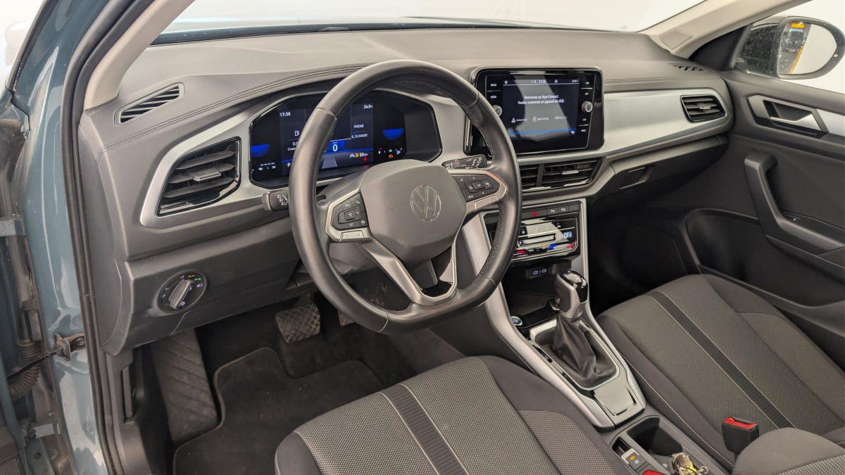 Volkswagen T-Roc - Image 15