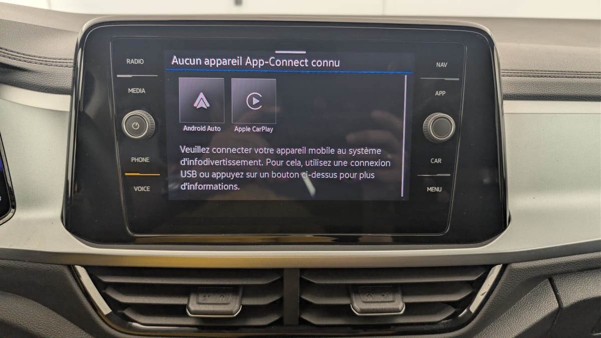 Volkswagen T-Roc - Image 17