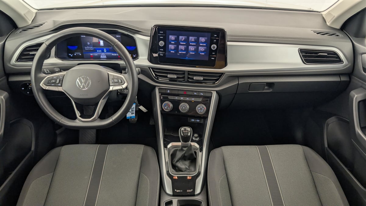 Volkswagen T-Roc - Image 13