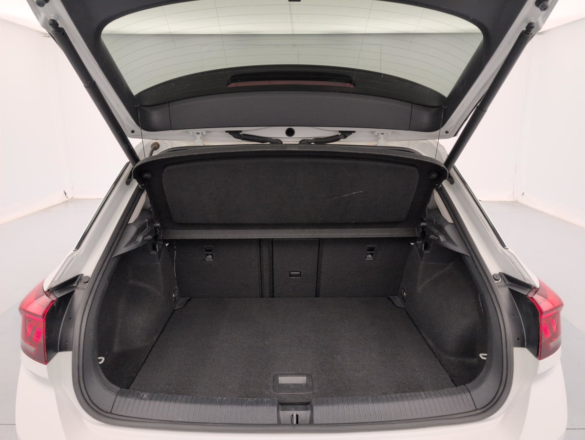 Volkswagen T-Roc - Image 11