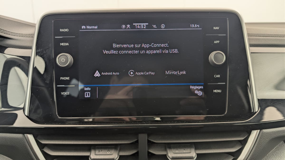 Volkswagen T-Roc - Image 18