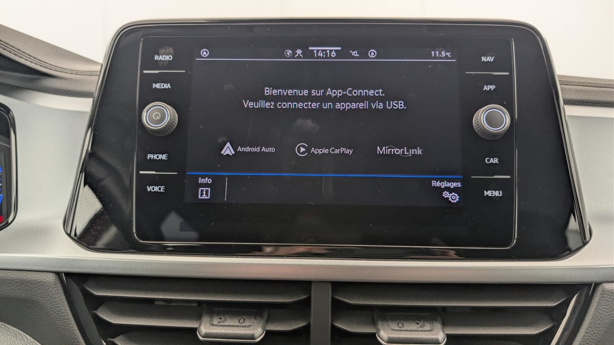 Volkswagen T-Roc - Image 19