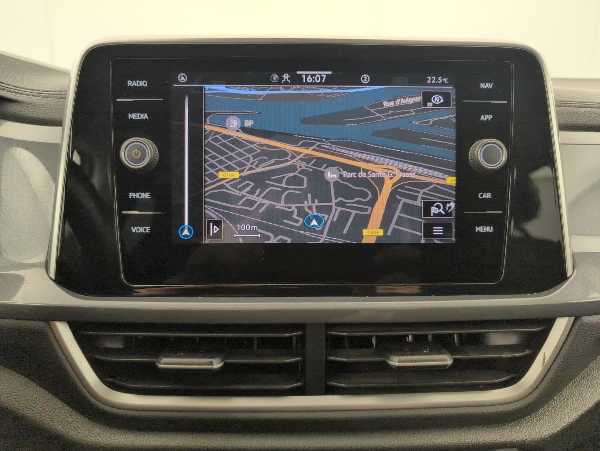 Volkswagen T-Roc - Image 18