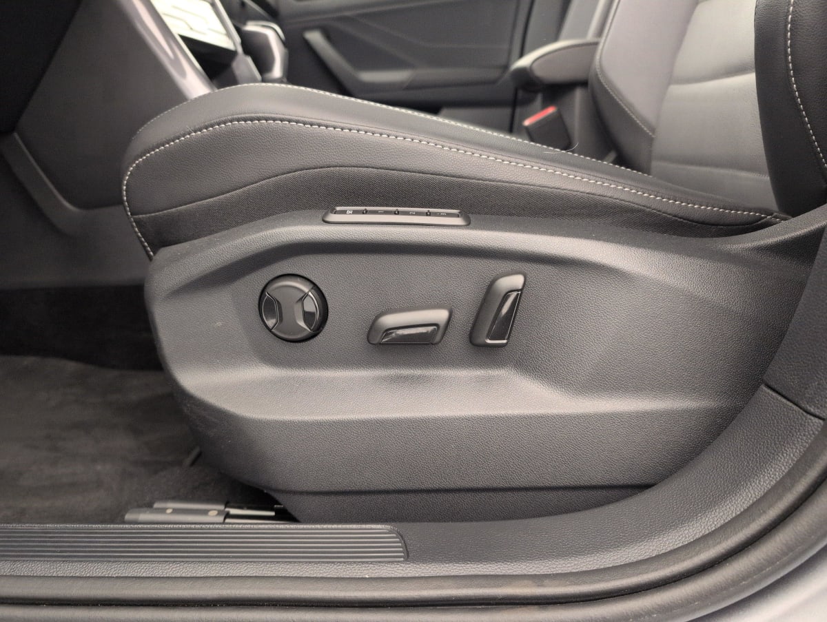 Volkswagen T-Roc - Image 23