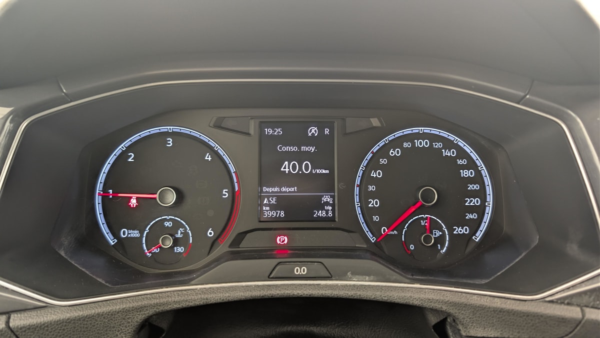 Volkswagen T-Roc - Image 24