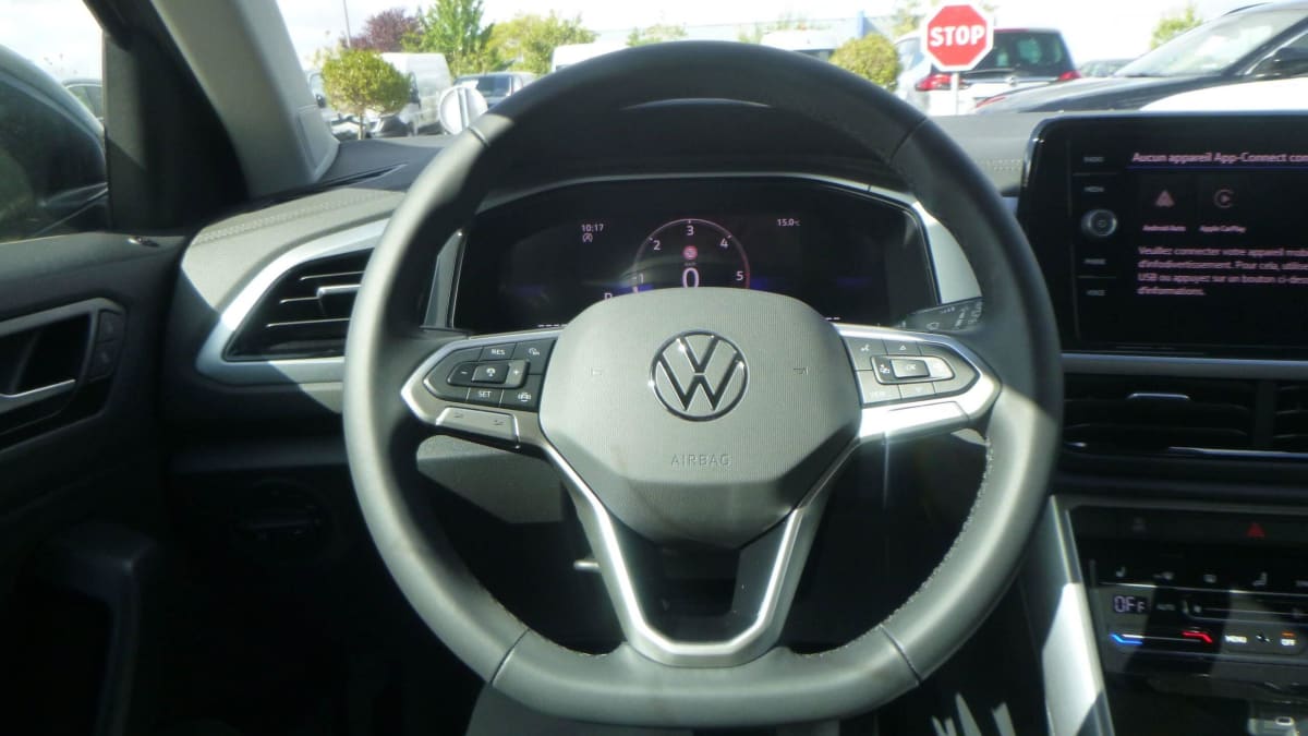 Volkswagen T-Roc - Image 11
