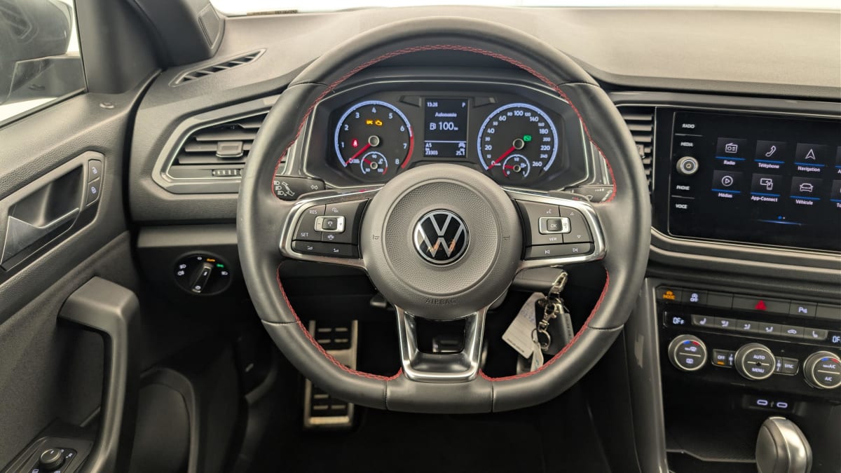 Volkswagen T-Roc - Image 14