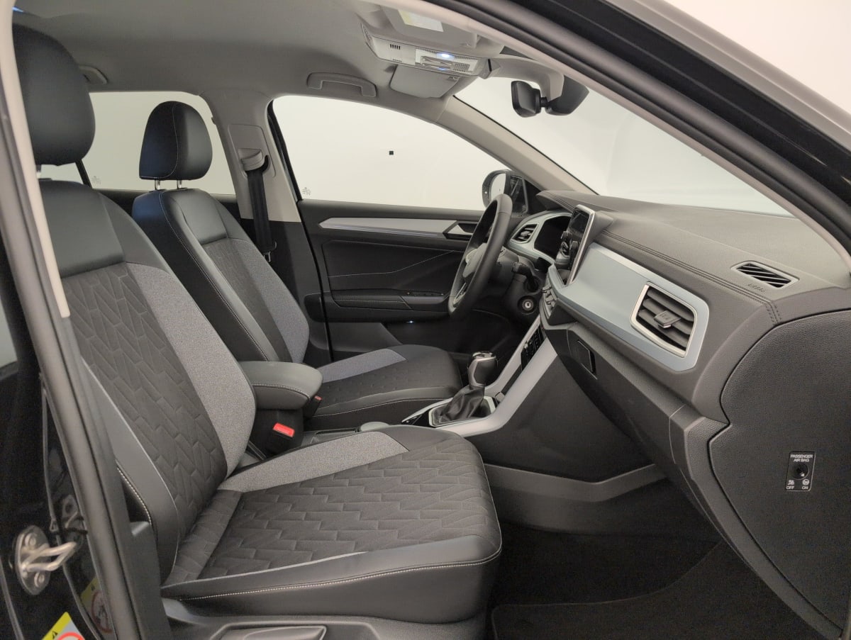 Volkswagen T-Roc - Image 9
