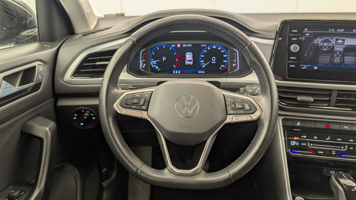 Volkswagen T-Roc - Image 13