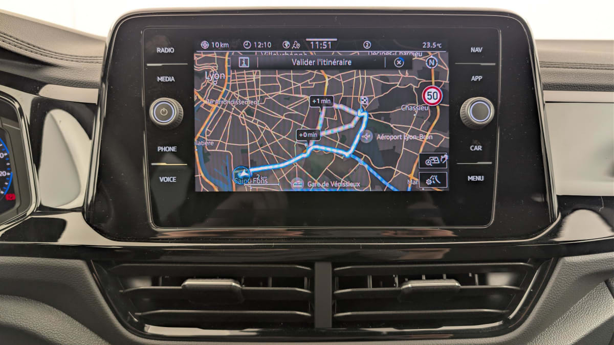 Volkswagen T-Roc - Image 18