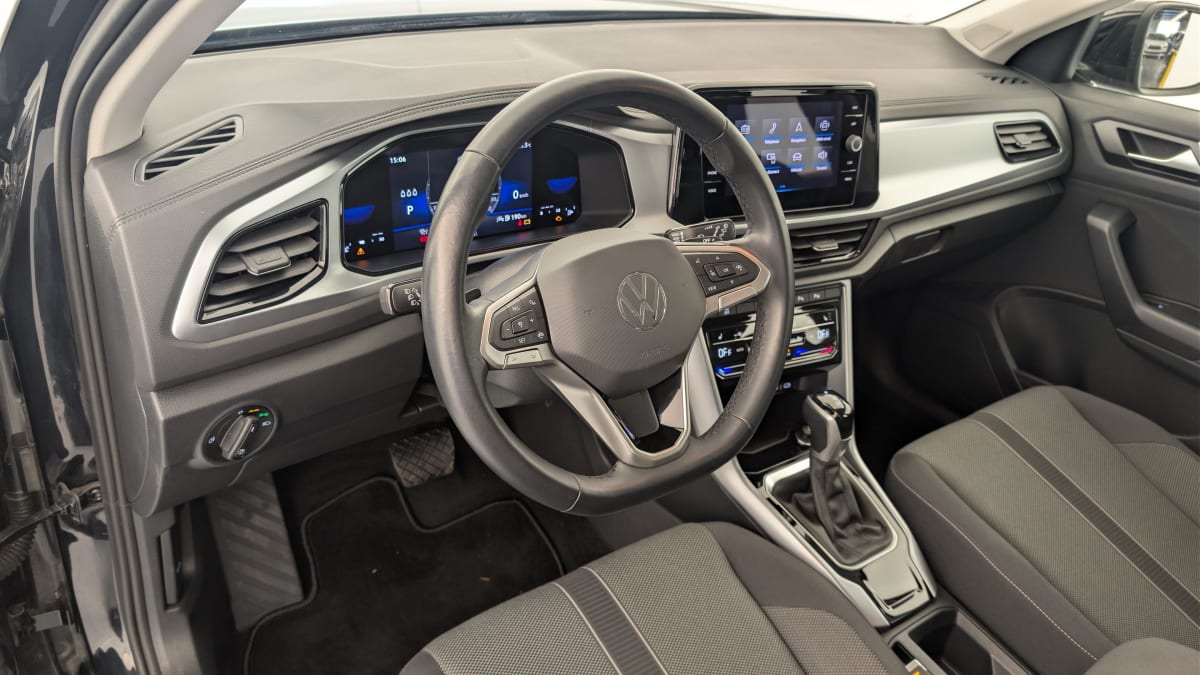 Volkswagen T-Roc - Image 15