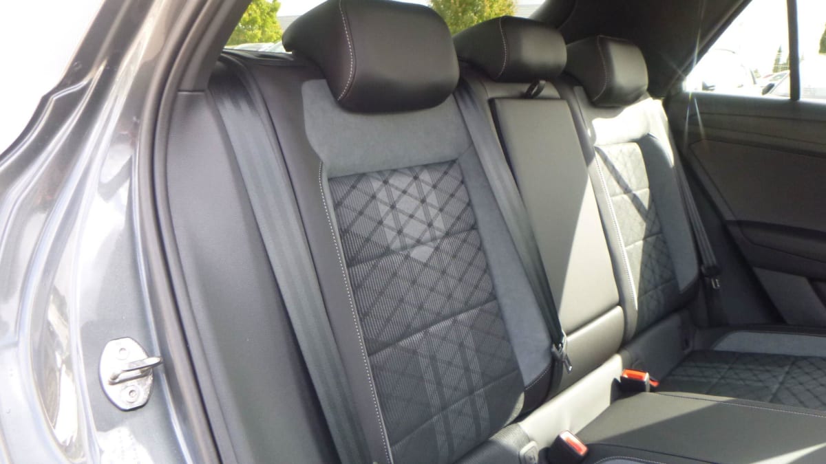 Volkswagen T-Roc - Image 18
