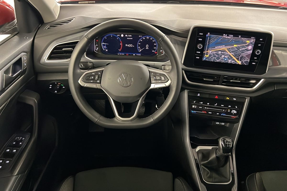 Volkswagen T-Roc - Image 13