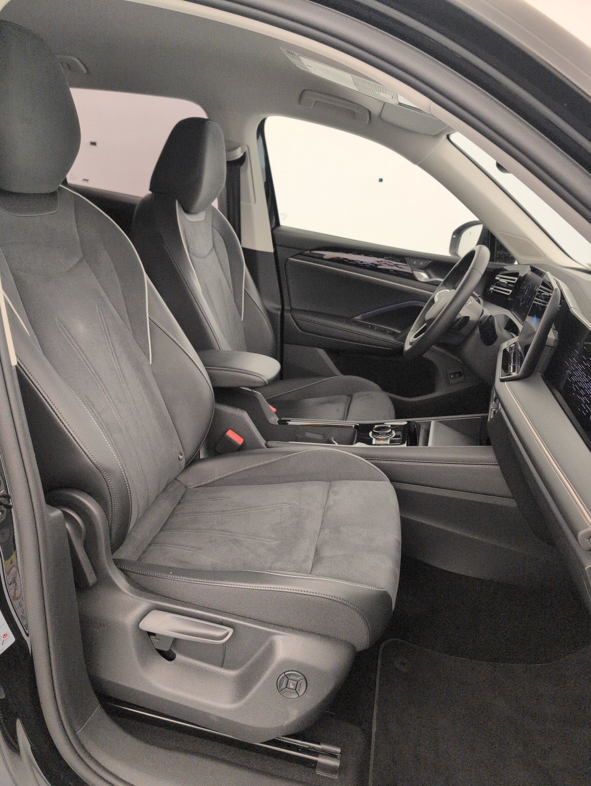 Volkswagen Tiguan - Image 9