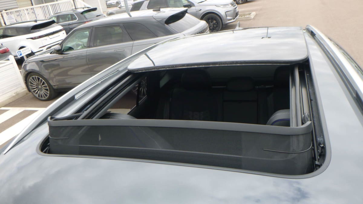 Volkswagen Tiguan - Image 11