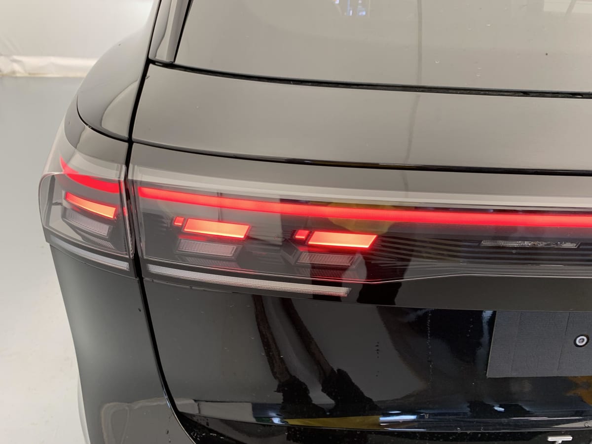 Volkswagen Tiguan - Image 11
