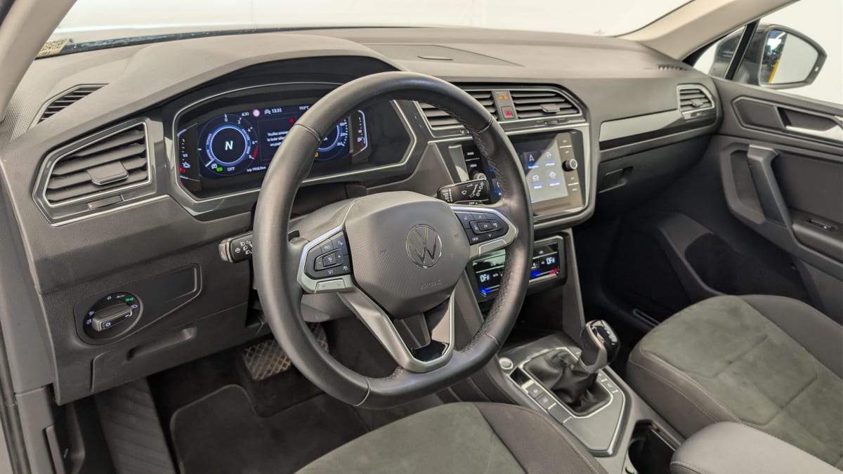 Volkswagen Tiguan - Image 15