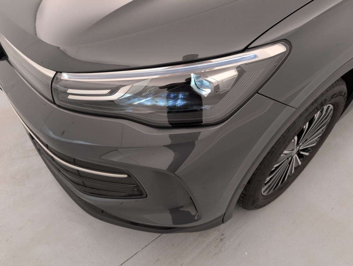Volkswagen Tiguan - Image 22