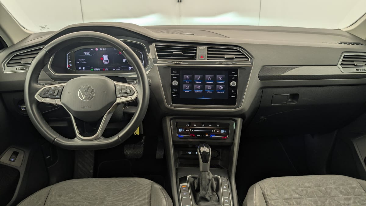 Volkswagen Tiguan - Image 13