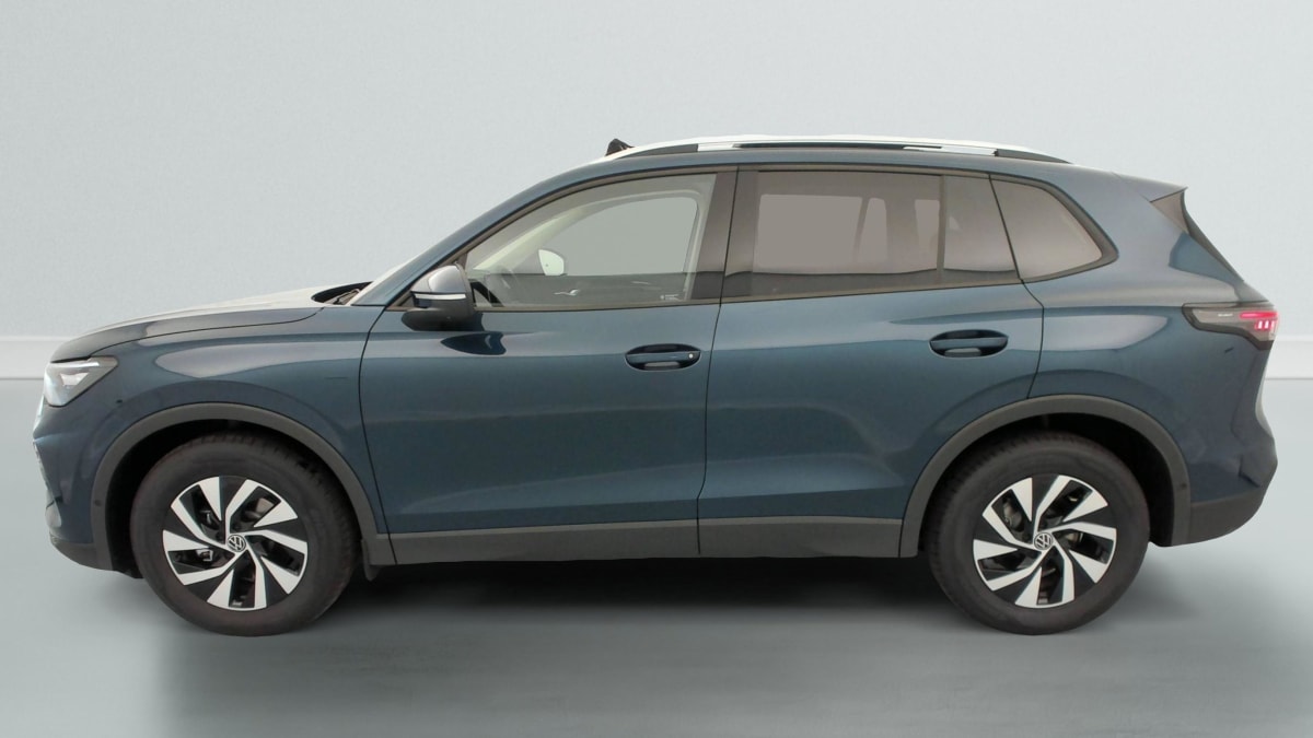 Volkswagen Tiguan - Image 32