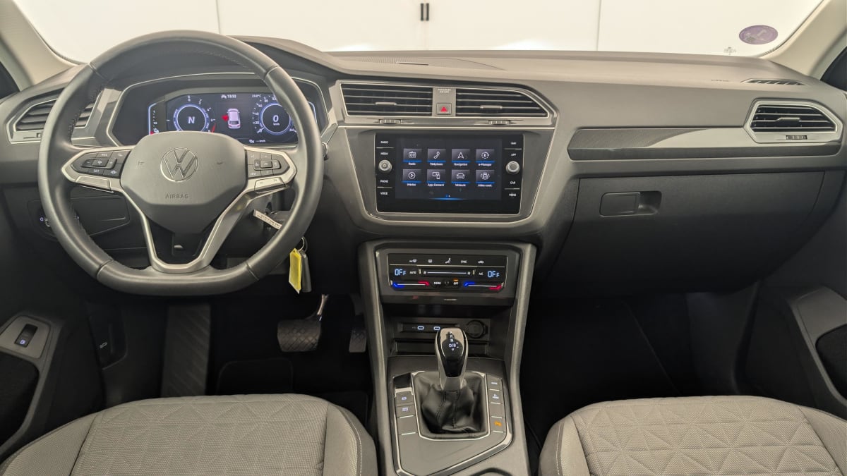 Volkswagen Tiguan - Image 13