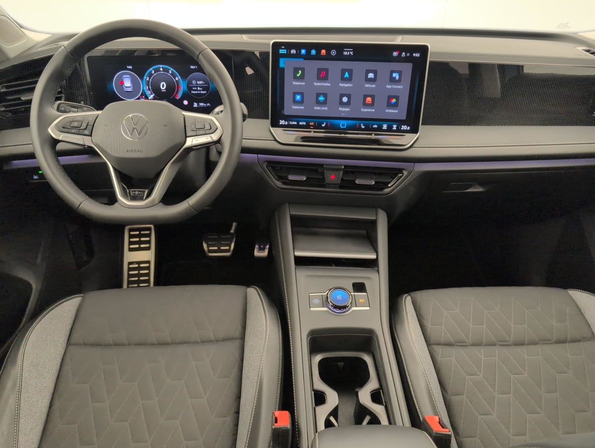 Volkswagen Tiguan - Image 12