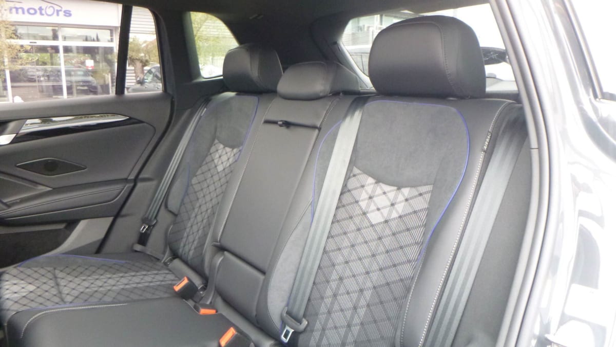 Volkswagen Tiguan - Image 15