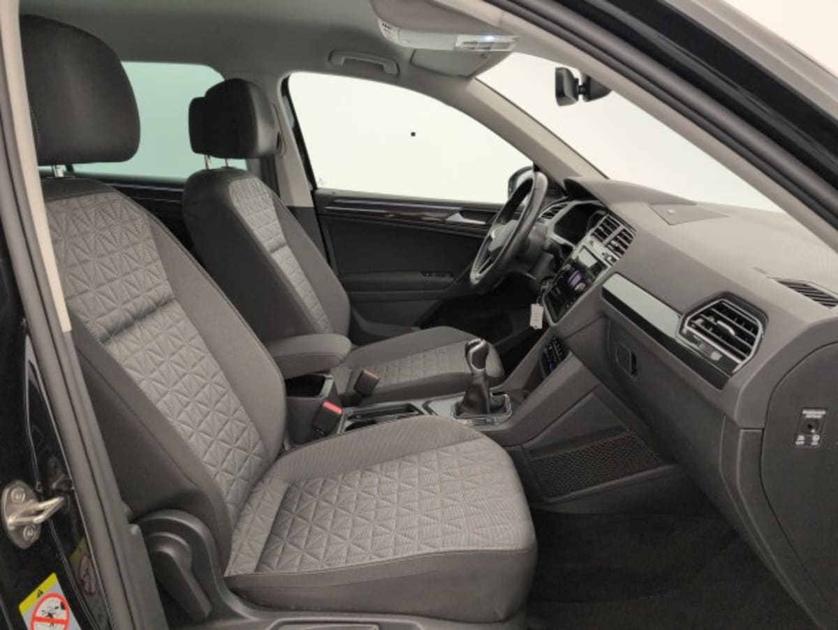 Volkswagen Tiguan - Image 9