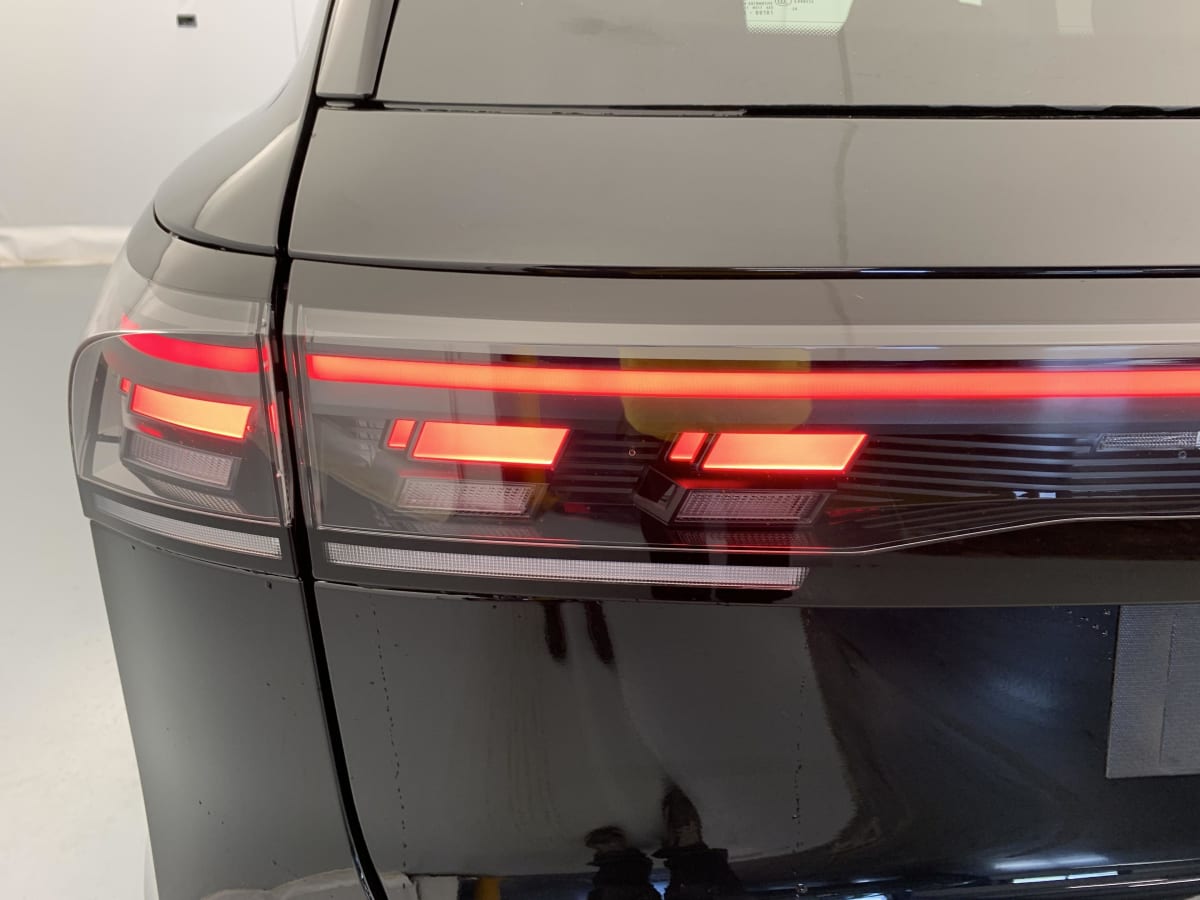 Volkswagen Tiguan - Image 11