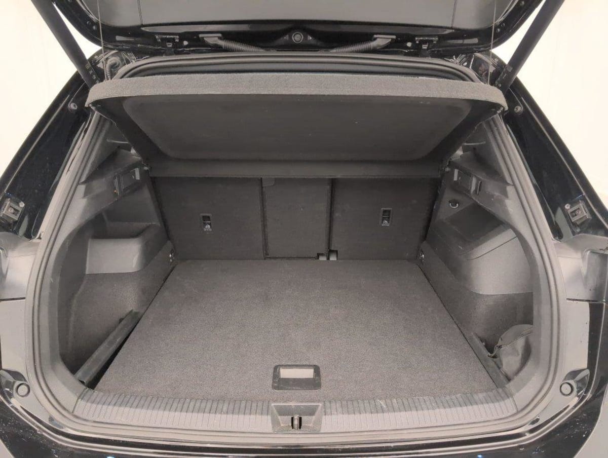 Volkswagen Tiguan - Image 11