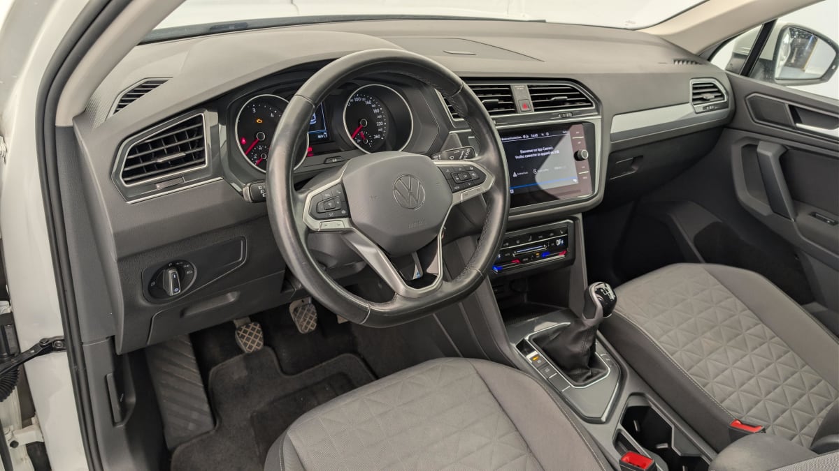 Volkswagen Tiguan - Image 15