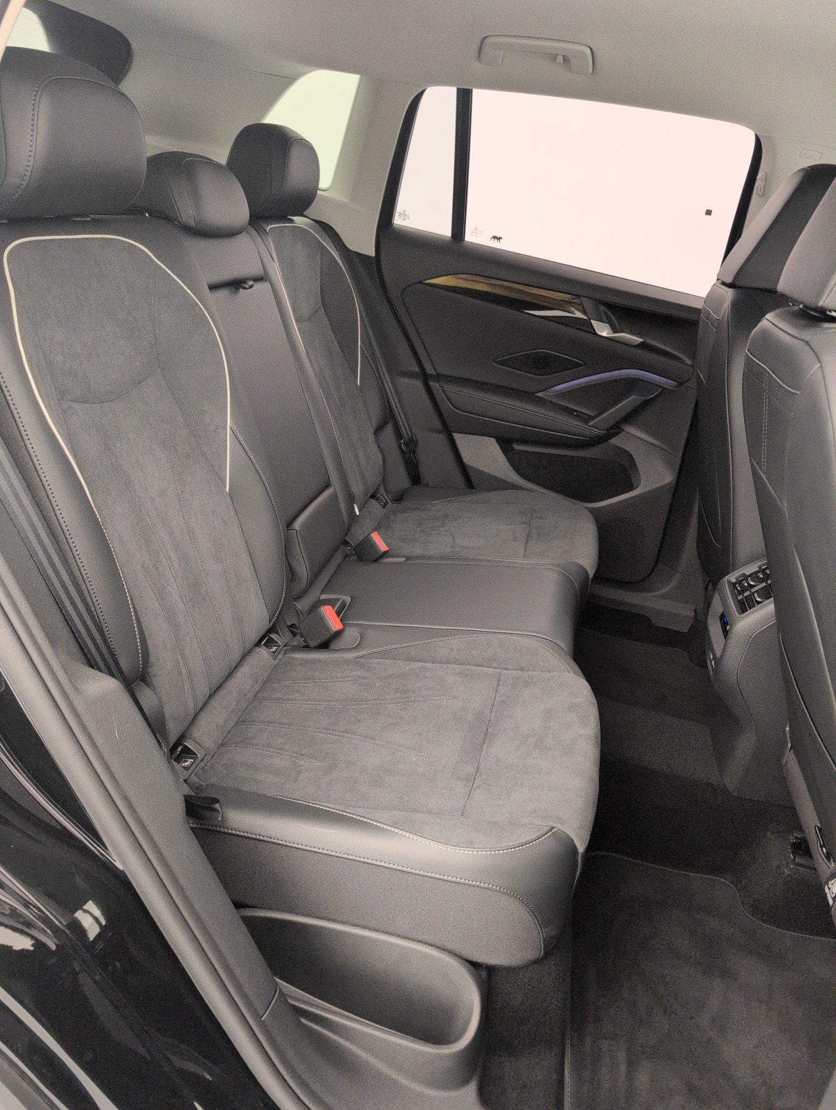 Volkswagen Tiguan - Image 10