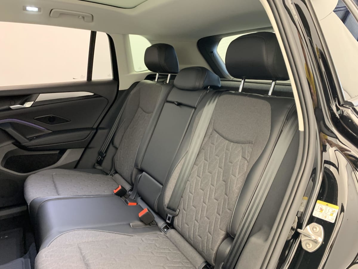 Volkswagen Tiguan - Image 25