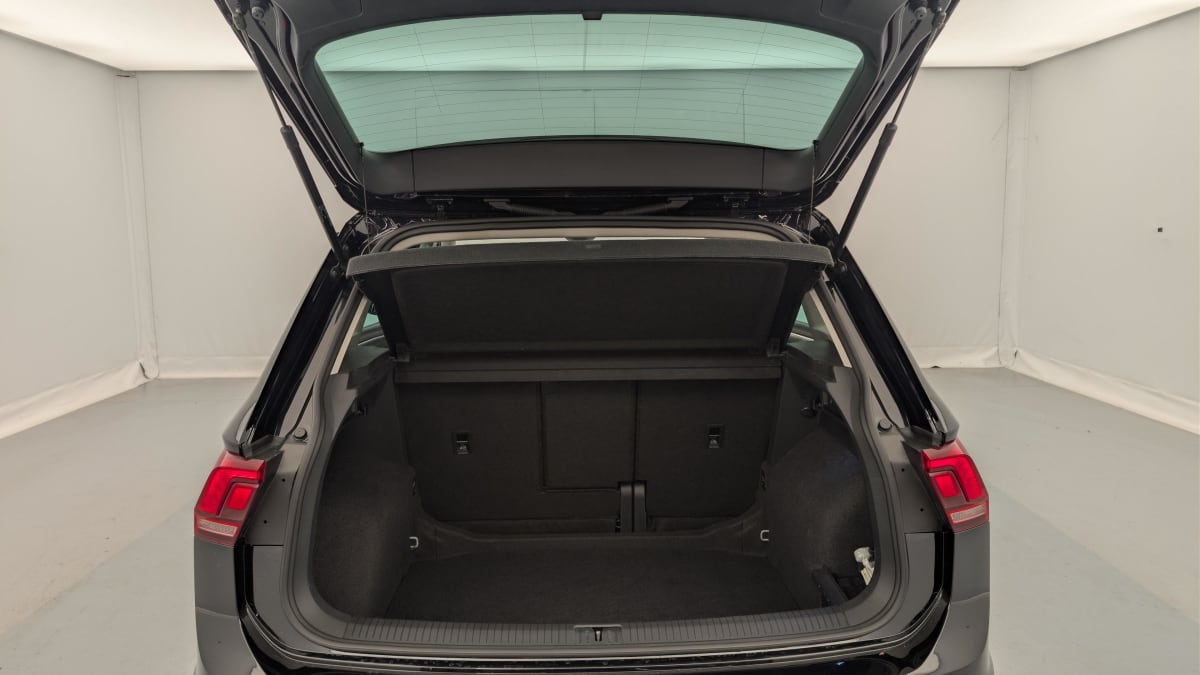 Volkswagen Tiguan - Image 11