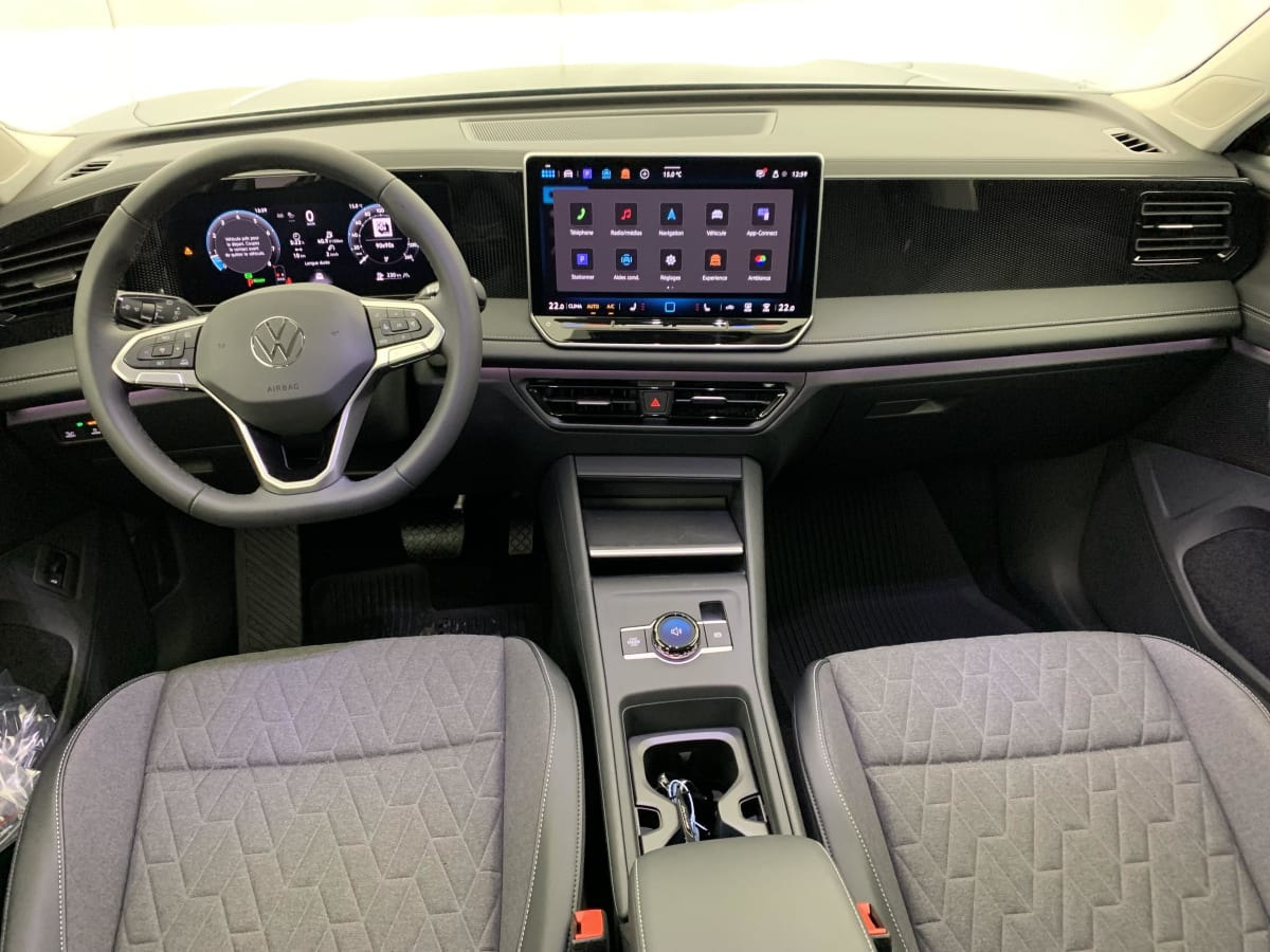 Volkswagen Tiguan - Image 14