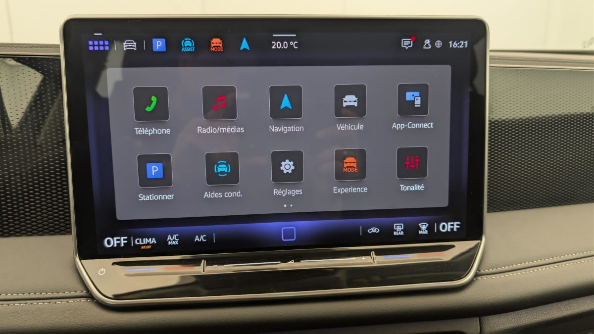 Volkswagen Tiguan - Image 18