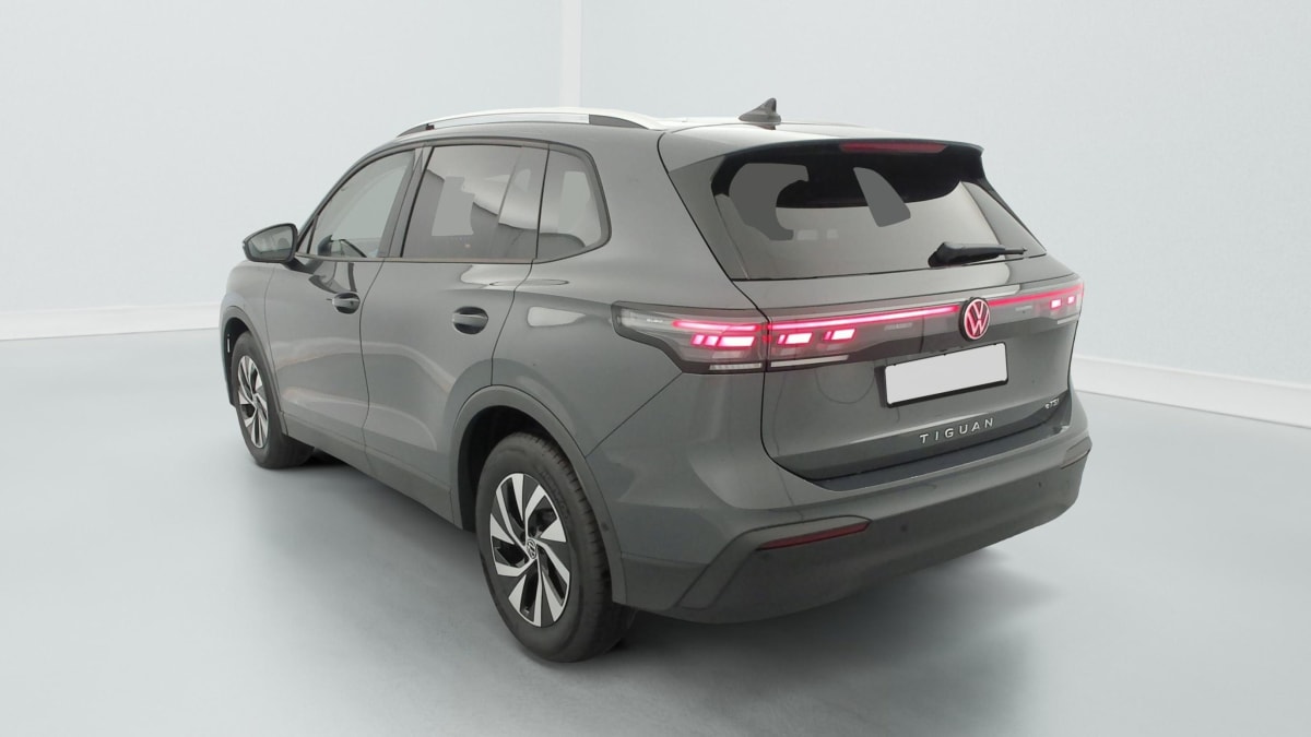 Volkswagen Tiguan - Image 30