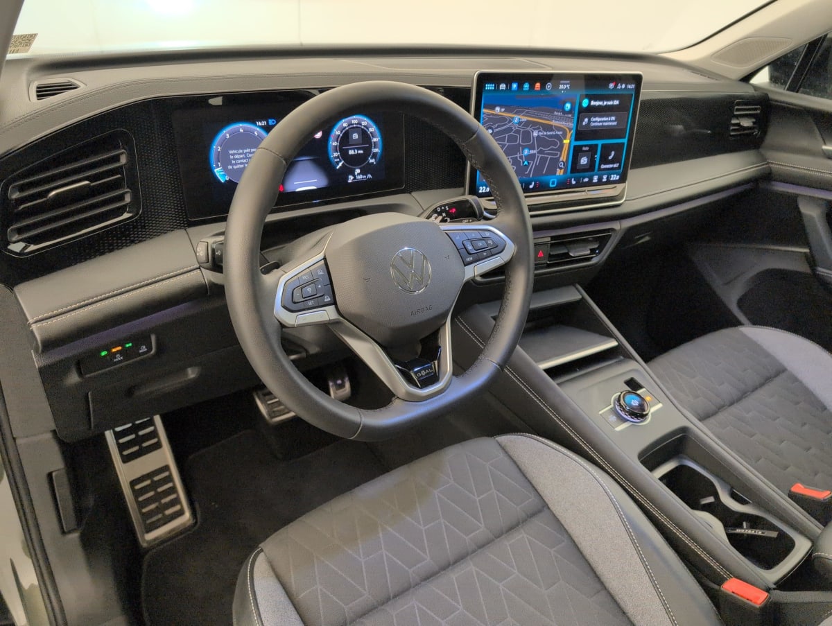Volkswagen Tiguan - Image 15