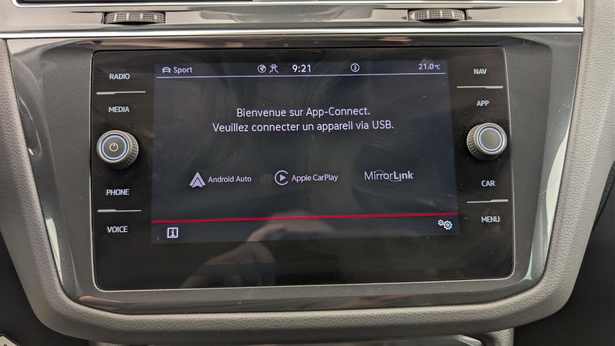 Volkswagen Tiguan - Image 17