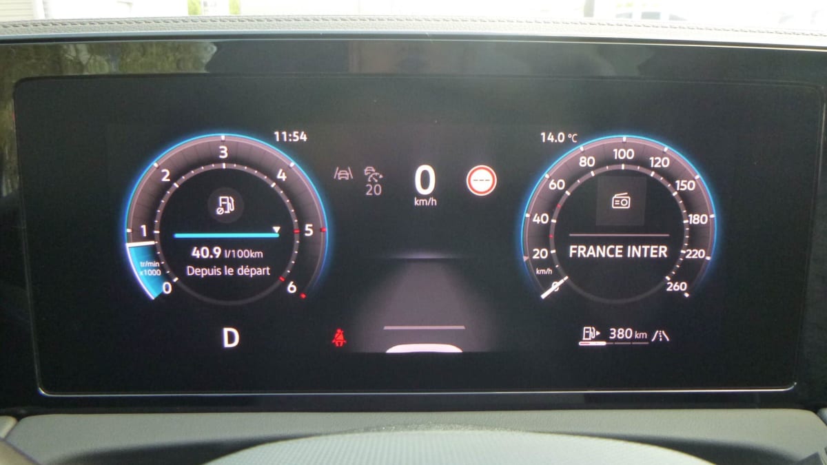 Volkswagen Tiguan - Image 11