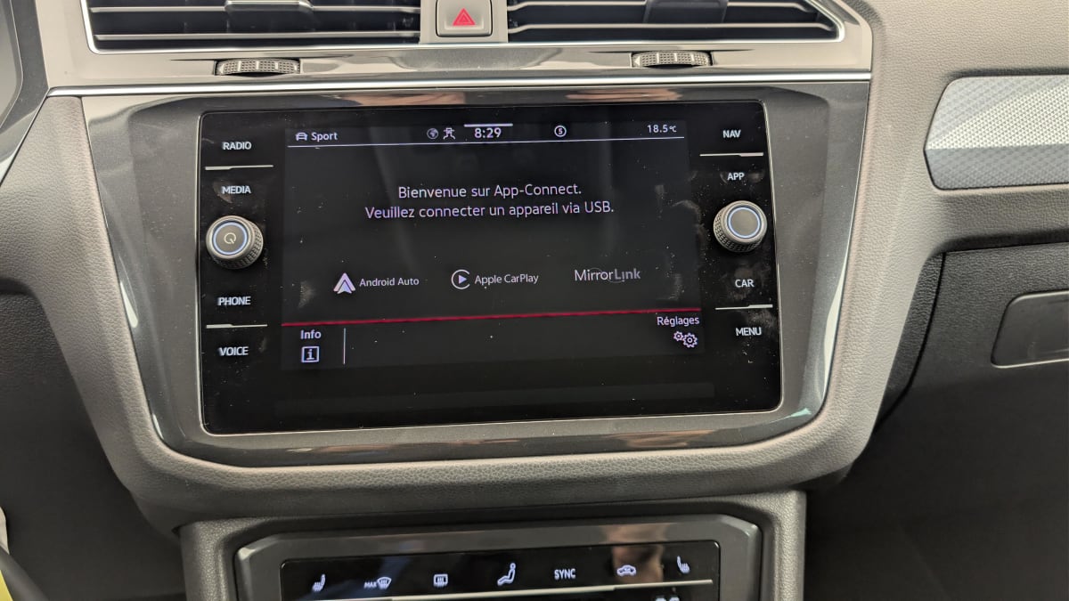 Volkswagen Tiguan - Image 18