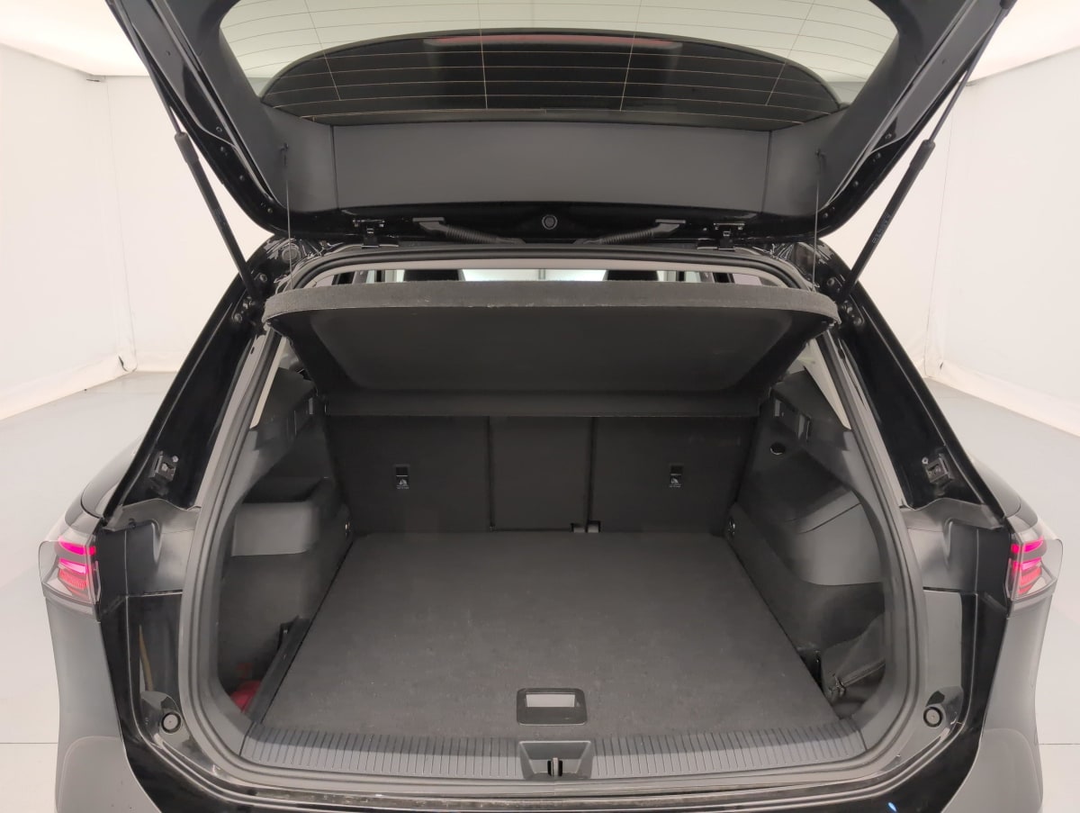 Volkswagen Tiguan - Image 11
