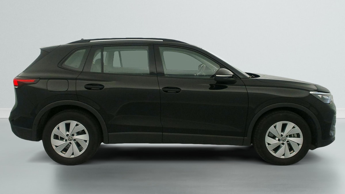 Volkswagen Tiguan - Image 8