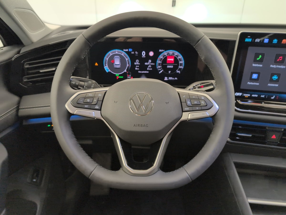 Volkswagen Tiguan - Image 36