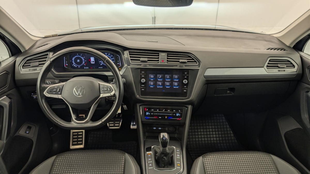 Volkswagen Tiguan - Image 13