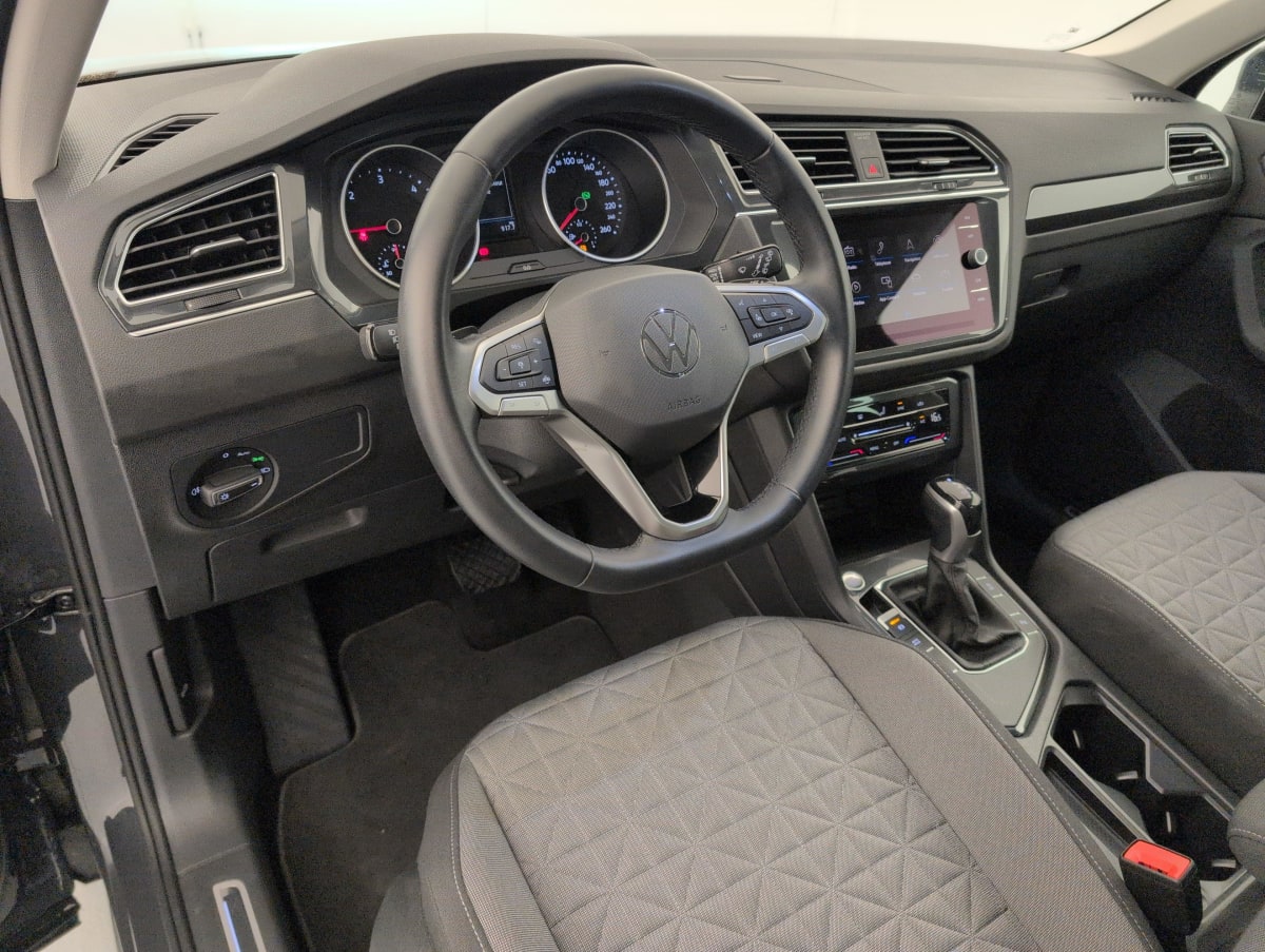 Volkswagen Tiguan - Image 14
