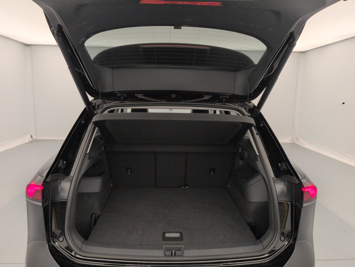 Volkswagen Tiguan - Image 11